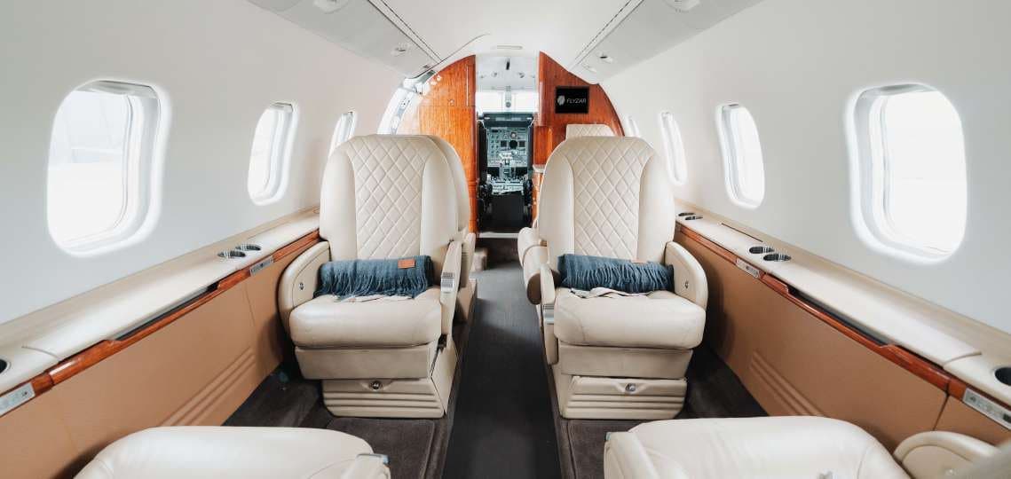 Learjet 60 LV-CUE · 3