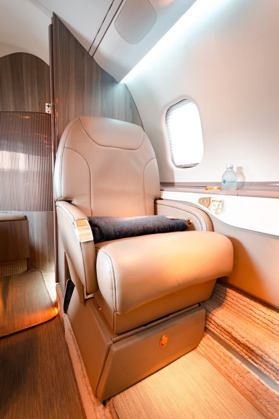 Learjet 60 LV-FUT · 5