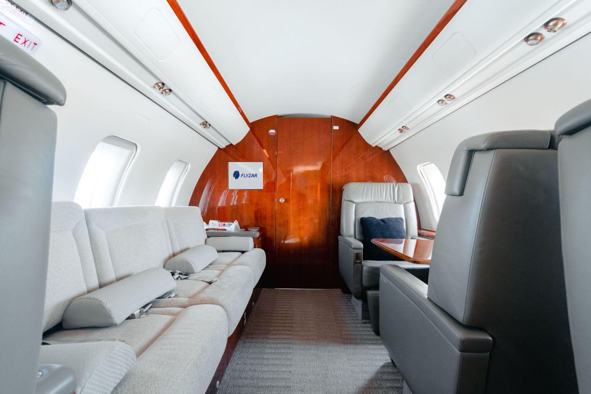 Challenger 605 LV-HQR · 2