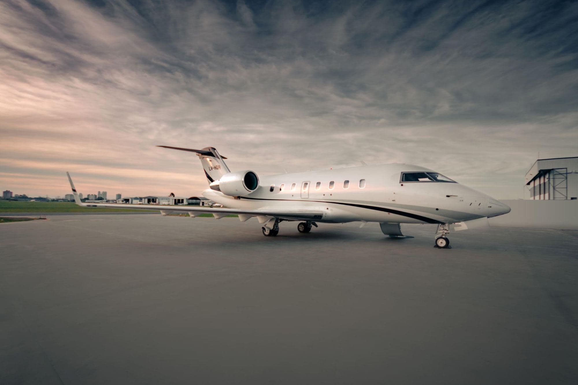 Challenger 605 LV-HQR · 6