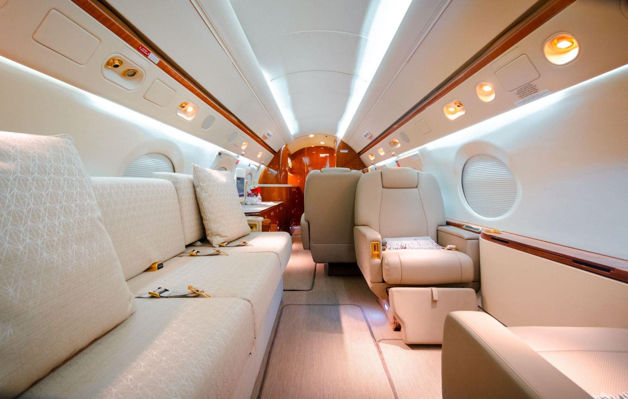 Gulfstream G400 LV-SYG · 2