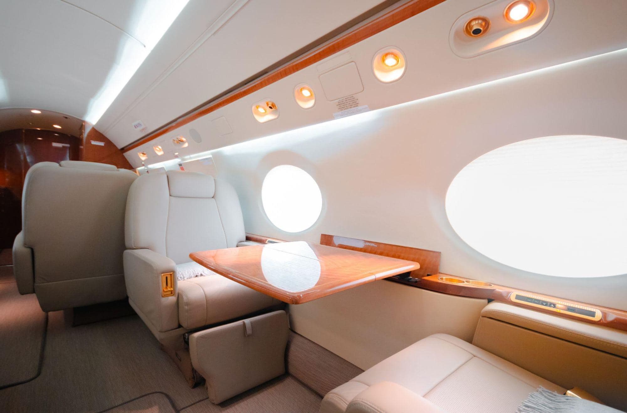 Gulfstream G400 LV-SYG · 4