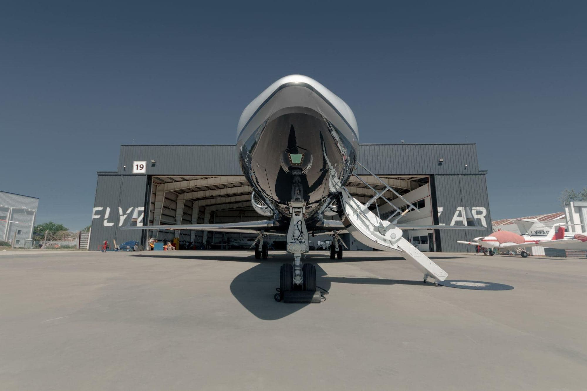 Gulfstream G400 LV-SYG · 9